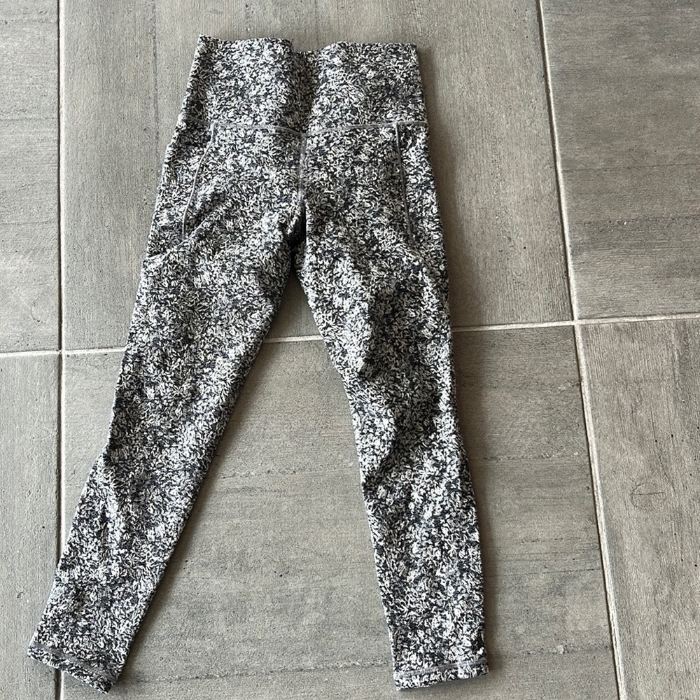 Athleta Salutation Stash 7/8 length size XS yoga pant legging nwot